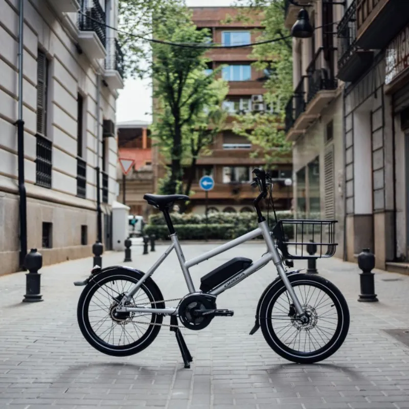 Compact et maniable